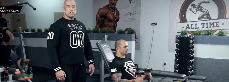 Uginanie ramion z supinacją siedząc: BICEPS ĆWICZENIA